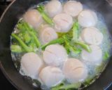 簡単おつまみ!菜の花とほたてのアヒージョ作り方3写真