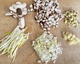 旨辛香味ワンタンスープ★ヴィーガン作り方1写真