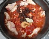 豪華!【鶏手羽元のレーズントマト煮】作り方2写真