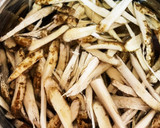 ごぼうときのこと牛肉の卵とじ作り方1写真