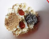 梅干しと塩昆布とプチプチ白ごまのおにぎり作り方1写真