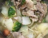 芽きゃべつと豚肉のカレー粉スープ作り方3写真