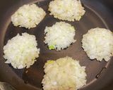 簡単☆玉ねぎのモチモチ焼き作り方2写真