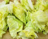 豚バラとキャベツのガリバタ炒め♪作り方1写真