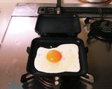 生ハムと卵のホットサンド(オープン)作り方1写真