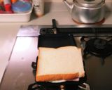 生ハムと卵のホットサンド(オープン)作り方3写真