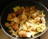 鶏肉とキャベツの味噌ソース炒め作り方3写真