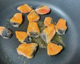 鮭と舞茸の塩出汁バター作り方3写真