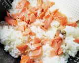 紅しゃけと天かすのおにぎり作り方4写真
