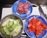 鶏もも肉とトマトの塩麹炒め作り方1写真