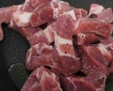 新玉ねぎとトンテキ肉で生姜焼き作り方3写真