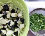 米粉でとろみ付け｡茄子､ニラの挽肉あん作り方2写真