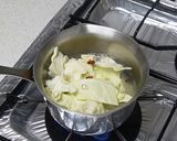 豚バラとキャベツのピリ辛味噌スープ作り方2写真