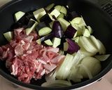米粉で 豚肉とナスのトマトクリーム煮作り方1写真