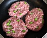 簡単、米粉入り枝豆ポークバーグ。作り方2写真