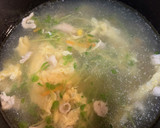 ★豆苗と鶏皮の中華スープ★作り方3写真