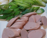 簡単！めちゃ旨！魚肉ソーセージ長ねぎ炒め作り方1写真