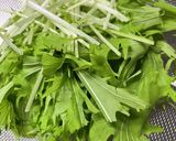 水菜と残り食材の甘辛サラダ作り方2写真