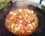 マルチグリドルで肉豆腐　キャンプ飯作り方4写真