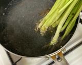 ささっと♪ピリ辛せりの鯖缶和え作り方1写真
