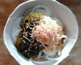 合わせ技の福菜！新玉葱もずく酢鰹節和え作り方3写真