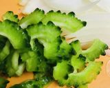 鶏肉とゴーヤーのあまからケチャップ炒め作り方1写真