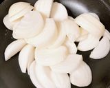 新玉ねぎの甘辛炒め作り方1写真