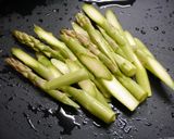 簡単！シャウエッセンとアスパラの白だし蒸作り方1写真
