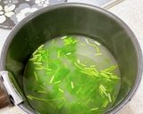 優しいお味♪パクチーと卵のタイ風スープ作り方3写真