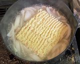 サッポロ一番塩ラーメン・新玉ねぎ&チーズ作り方4写真