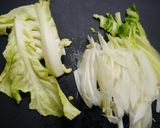 簡単！春キャベツシャウエッセン白だし蒸し作り方1写真