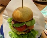 スペシャルバーガーの具　アボカドの扇切り作り方6写真