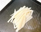餃子の肉だねと皮で♪酸辣湯風スープ作り方1写真
