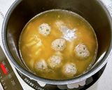 餃子の肉だねと皮で♪酸辣湯風スープ作り方2写真