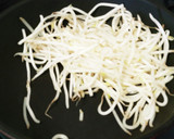 10分で完成★もやしとひき肉のピリ辛炒め作り方2写真