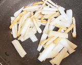 副菜に！大根とさつま揚げの生姜炒め煮作り方3写真