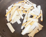 副菜に！大根とさつま揚げの生姜炒め煮作り方3写真