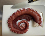 タコの皮とネギの黒胡椒炒め～魚の駅生地～作り方2写真