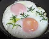 ちょっとオシャレなローズマリーの目玉焼き作り方2写真
