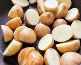 ☆新じゃがのにんにく醤油バター炒め☆作り方2写真