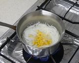 新玉ねぎとチーズの味噌汁作り方2写真