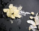 免疫力！黒舞茸新玉葱のバター醤油炒め作り方1写真