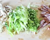 【キャベツとソーセージの煮込みパスタ】作り方1写真