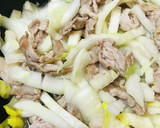 鍋の素活用●豚肉＆白菜のキムチ焼きうどん作り方2写真
