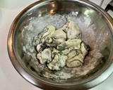旨味がギュッ✨牡蠣ときのこの炒めもの作り方4写真