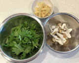 5分で完成　水菜としめじの卵とじ作り方1写真