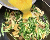 5分で完成　水菜としめじの卵とじ作り方3写真