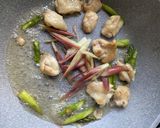 茗荷と鶏もも肉の米酢炒め作り方3写真