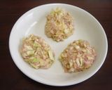 残った餃子の具でメンチカツ(*ﾟ艸ﾟ)？作り方1写真