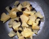 簡単！炊飯器でりんごとレーズンの甘煮！作り方2写真
